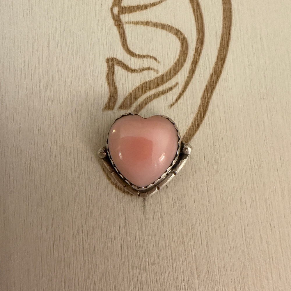 ❤️ Queen Pink Conch Navajo Style Heart Stud Earrings Matte Brushed Sterling 3.9G - Picture 9 of 14